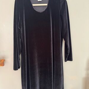 Chic Black Velvet Long Sleeve Beaded Dress